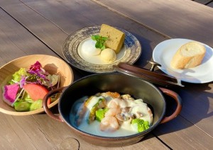 鶏肉と魚介のクリームシチュー
