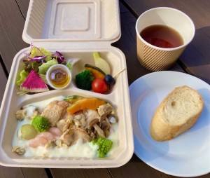 鶏肉と魚介のクリームシチュー(テイクアウト）
